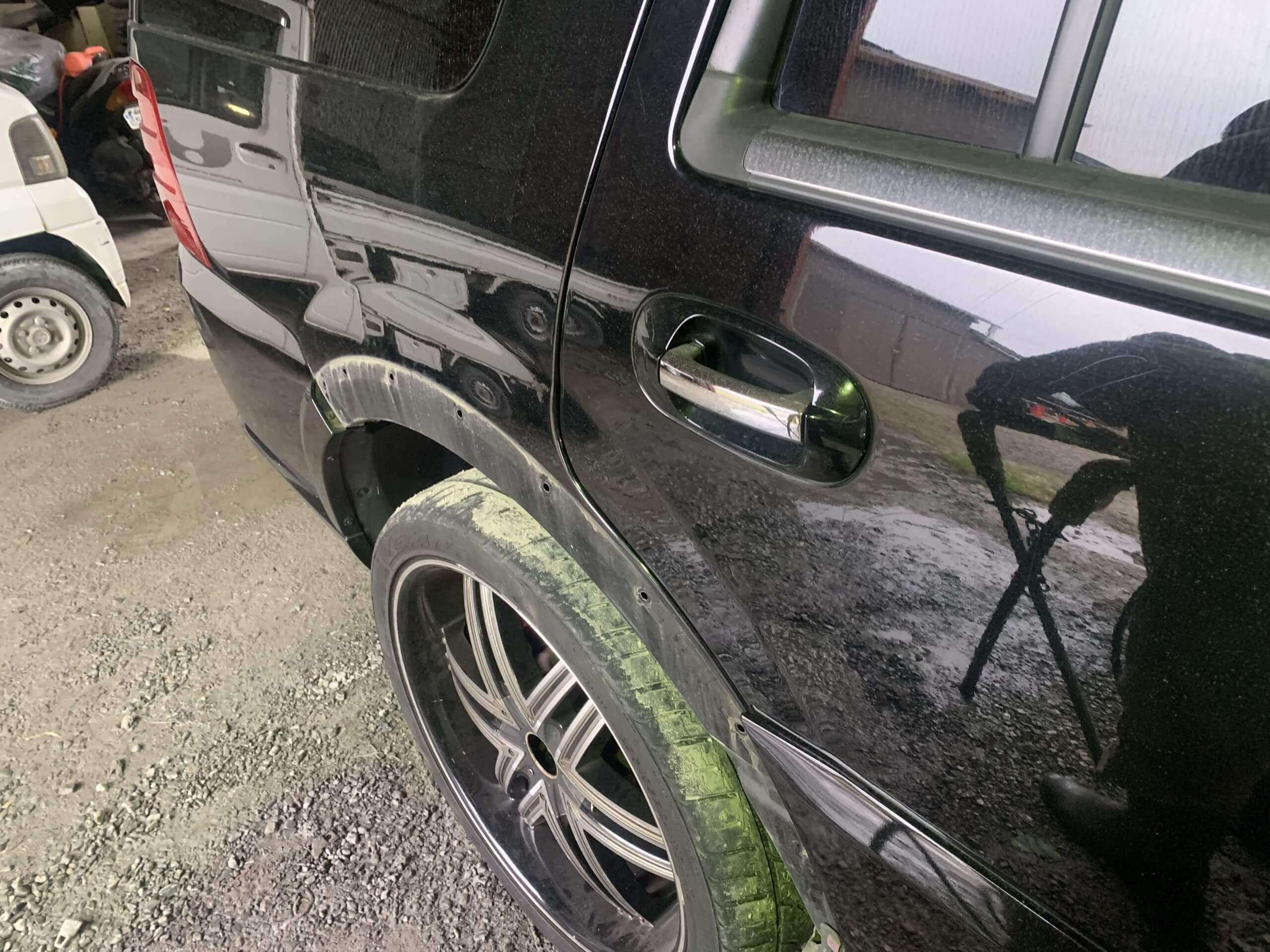 福津市のY様リンカーンナビゲーター板金塗装77