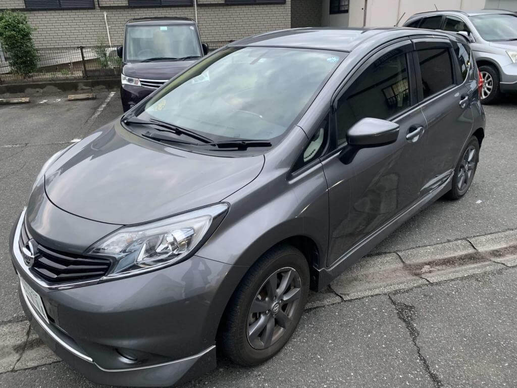 日産ノートの板金塗装1