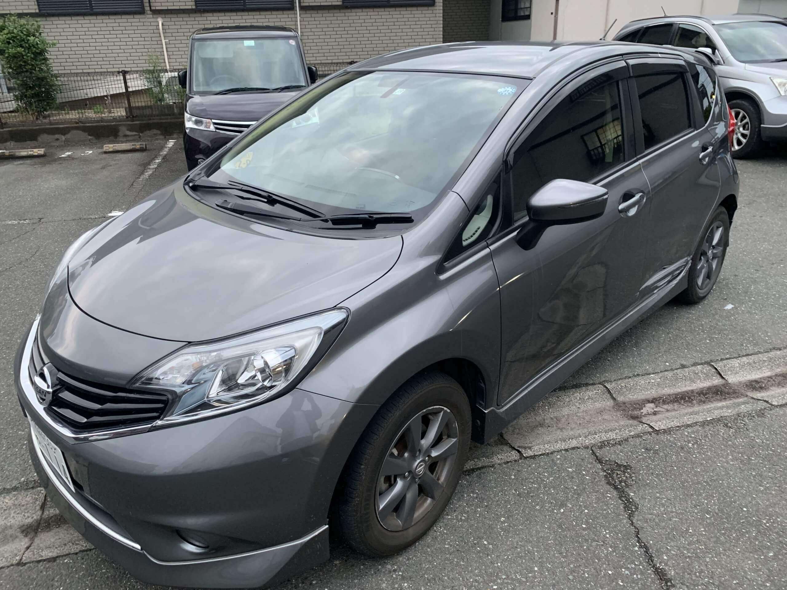 日産ノートの板金塗装1